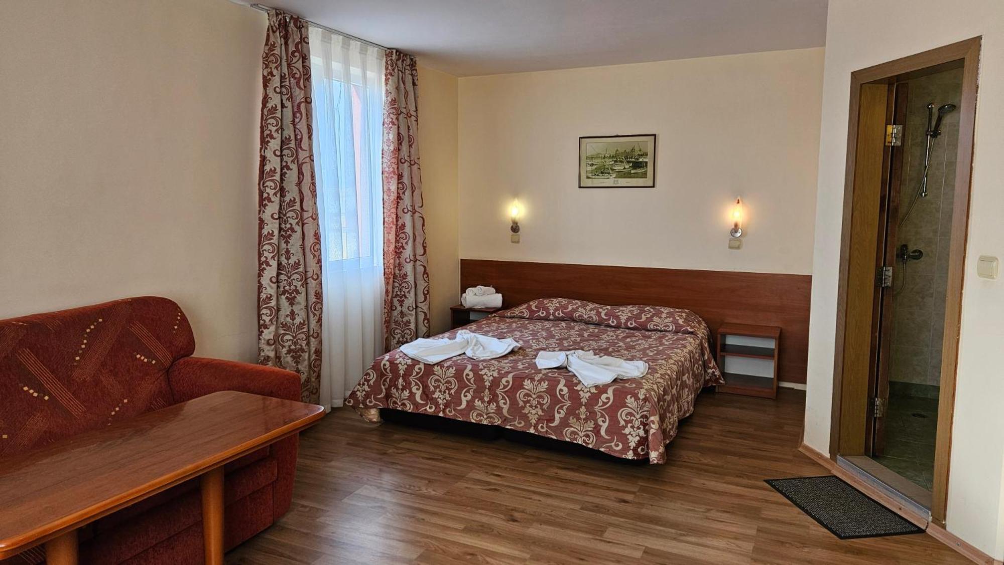 Caprice Family Hotel Varna Eksteriør billede