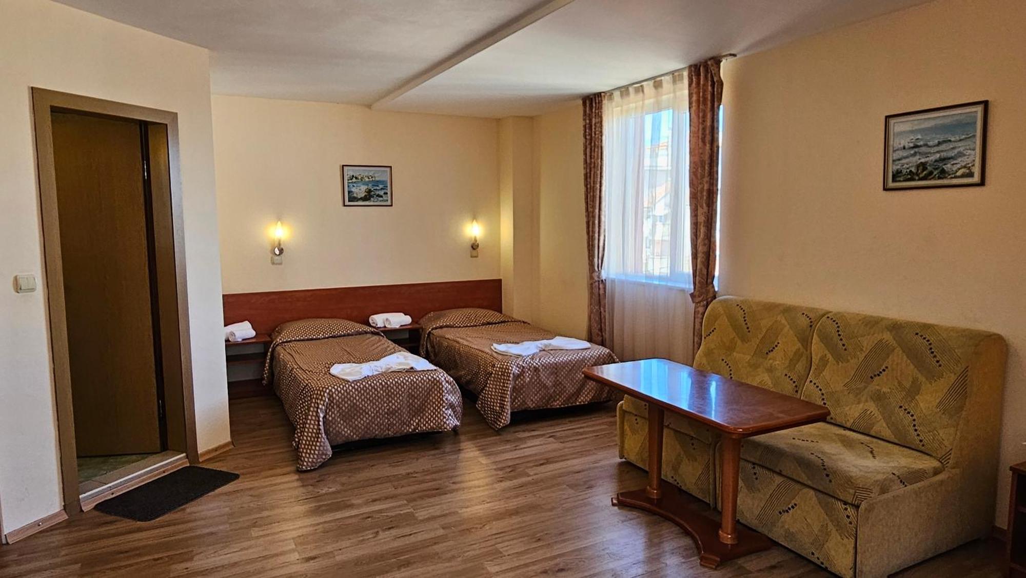 Caprice Family Hotel Varna Eksteriør billede