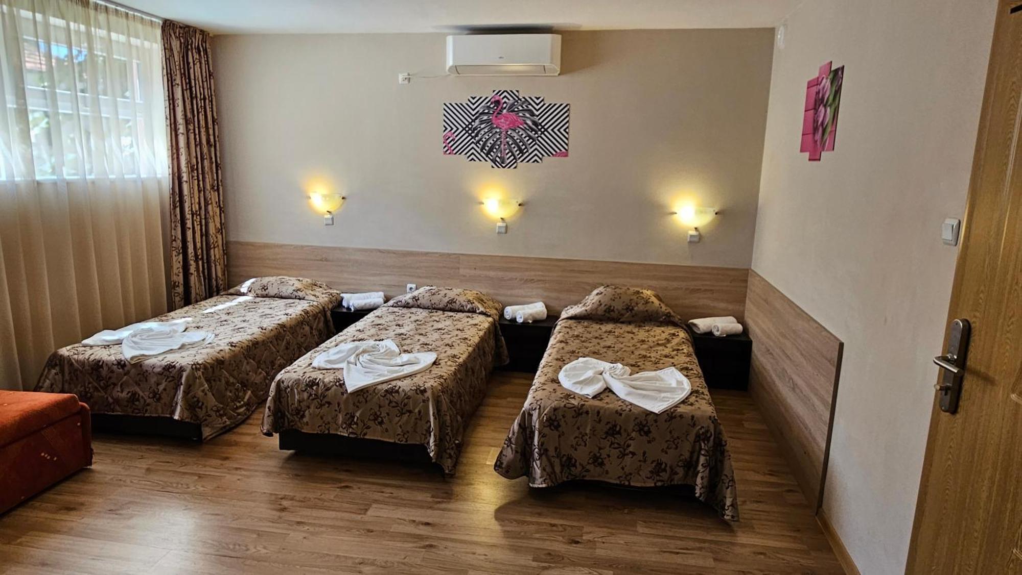Caprice Family Hotel Varna Eksteriør billede